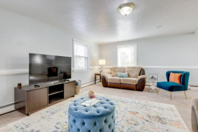 5 Mi to to Downtown Worcester Quiet Townhome